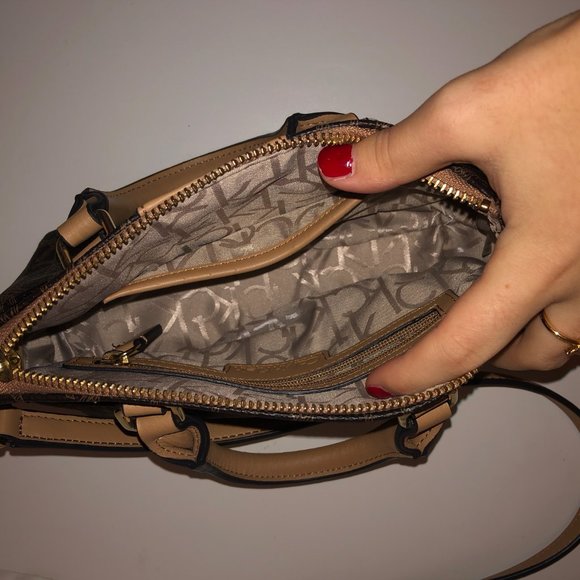 Calvin Klein Logo Cross-Body Purse - Picture 2 of 3